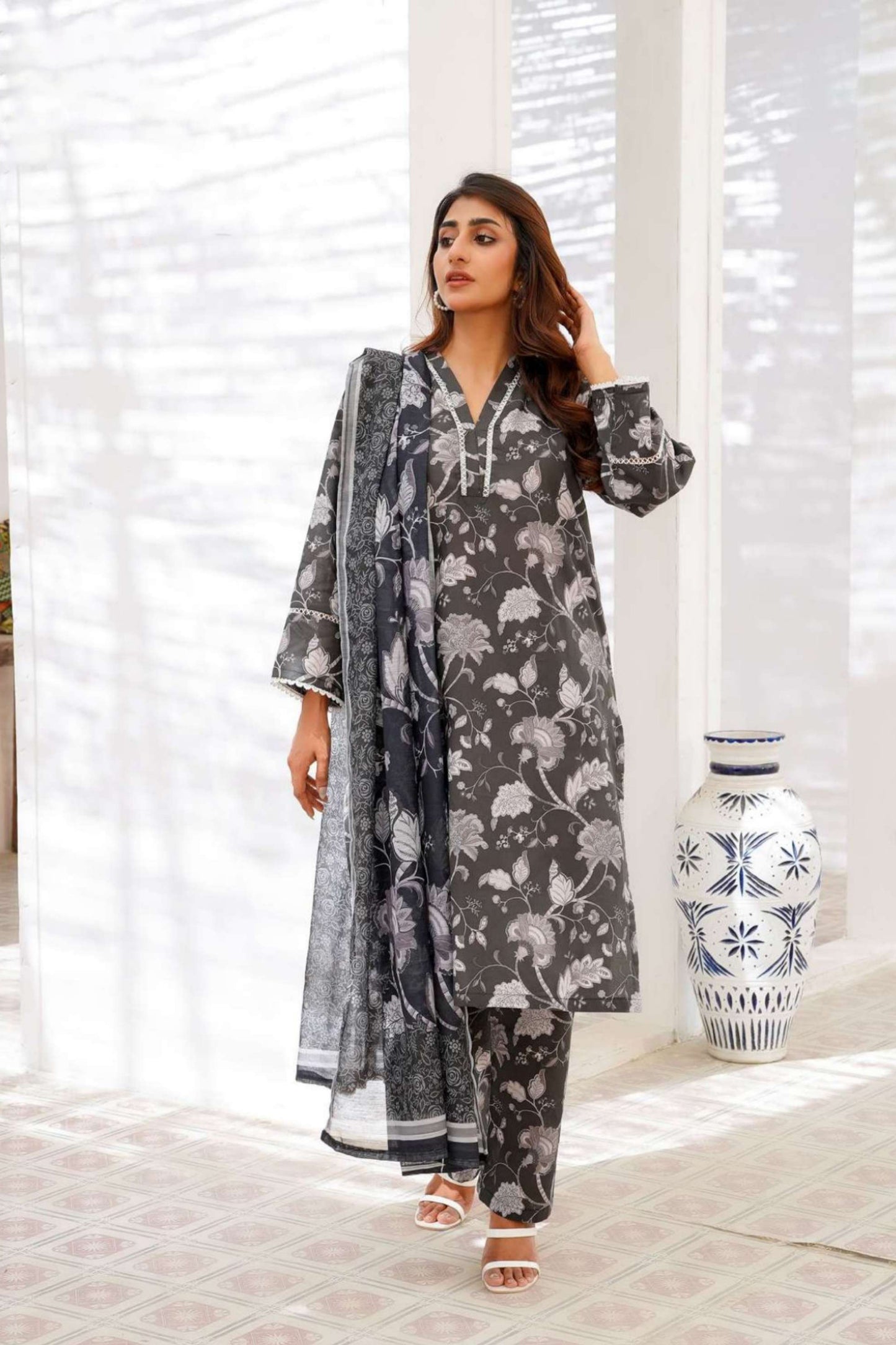 Bana Dora Luxe Lawn