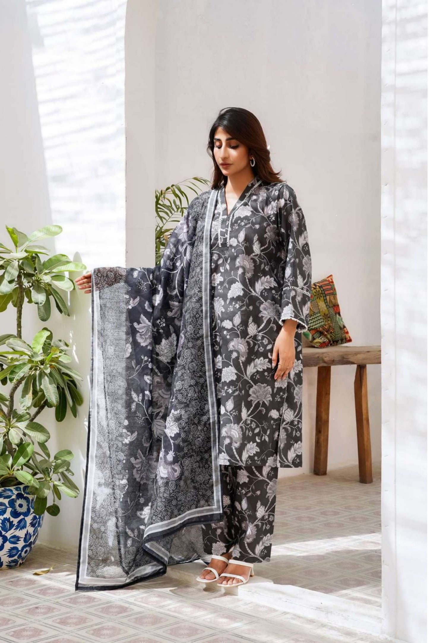 Bana Dora Luxe Lawn